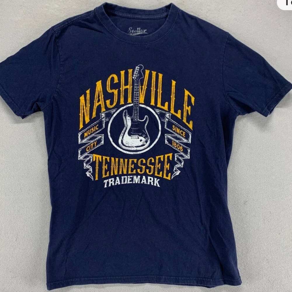 Nashville TN t shirt women’s medium navy blue